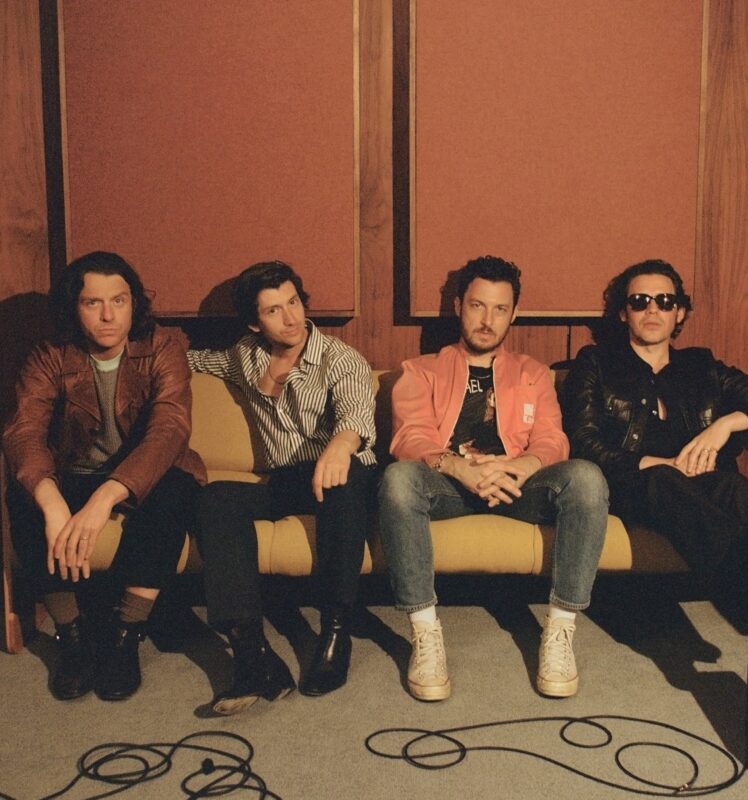 Arctic Monkeys: pubblicato il singolo “Opening Night” per War Child