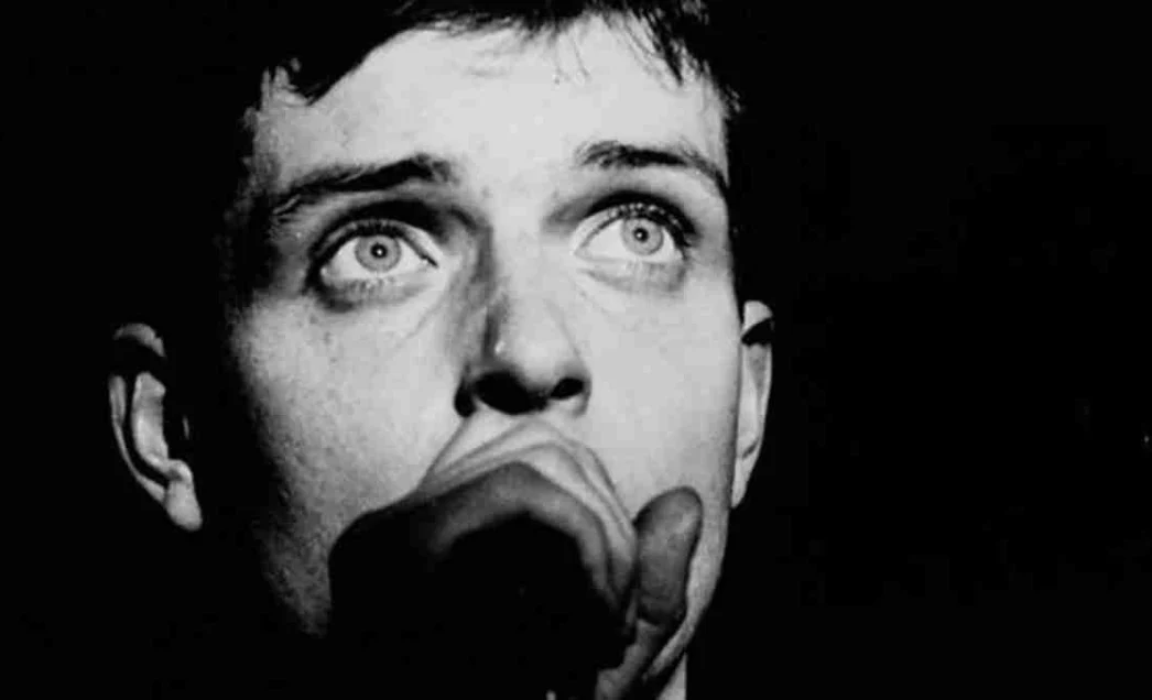 La storia di Ian Curtis dei Joy Division