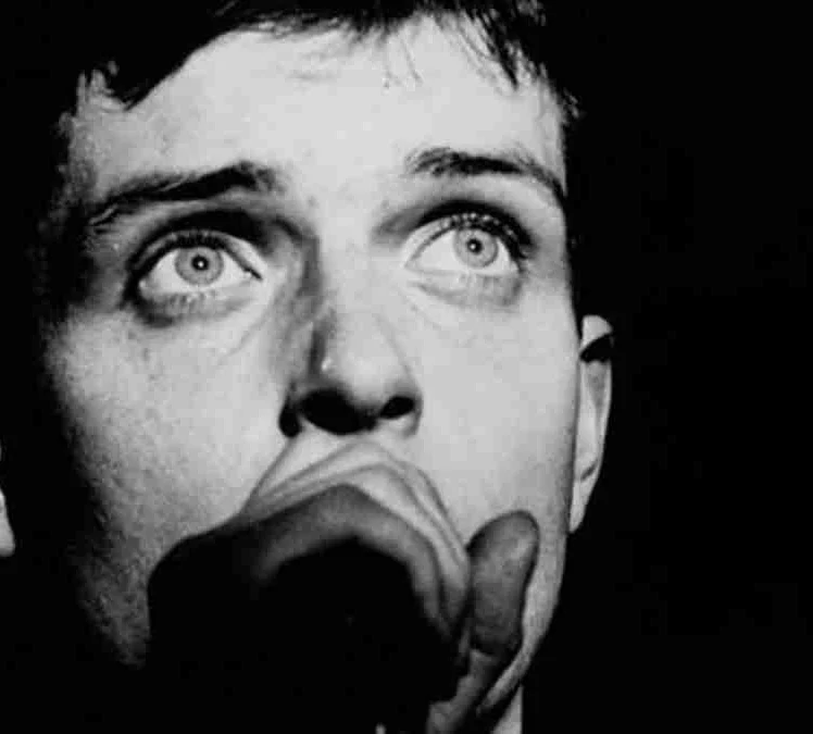 La storia di Ian Curtis dei Joy Division